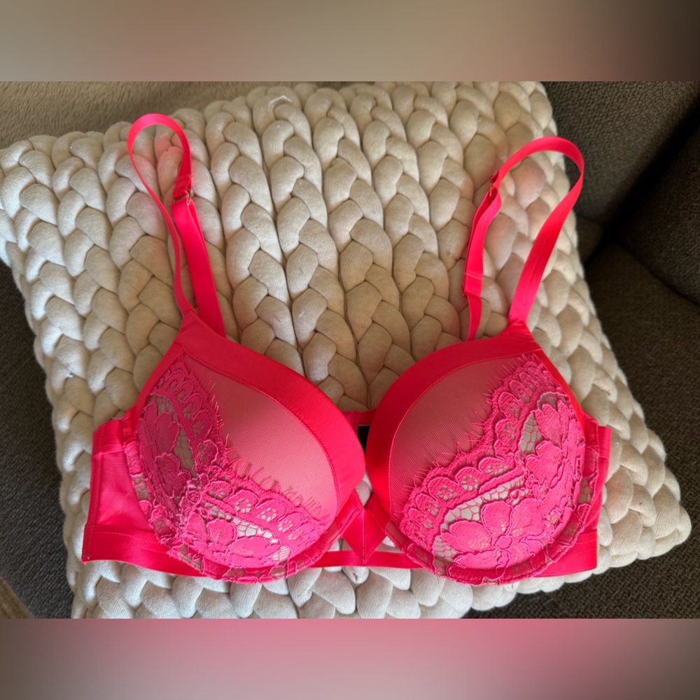 Victoria's Secret Very Sexy Push Up Bra 36C Pink Floral Lace